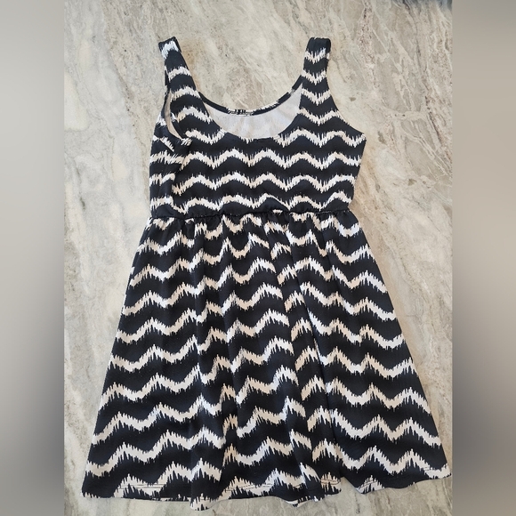 Timing Black & White Chevron Print Sleeveless Top Style XL - Picture 5 of 8